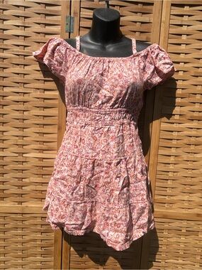 🐾2/$8- Old Navy Pink Paisley Off-Shoulder Tiered dress